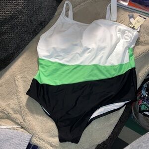 NWT Terra & Sky Women's Plus Color Block One-Piece Swimsuit, 3X